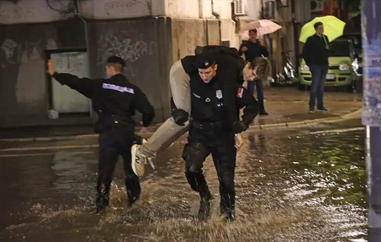 Jako nevreme na nekoliko sati paralisalo Novi Sad