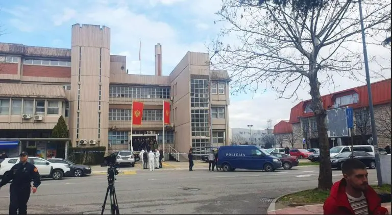 Detalji eksplozije u Podgorici: Muškarac se raznio bombom u Osnovnom sudu, povrijeđeno pet osoba