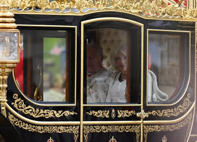 Velika Britanija: Kralj Charles III krunisan u Westminsterskoj opatiji u Londonu