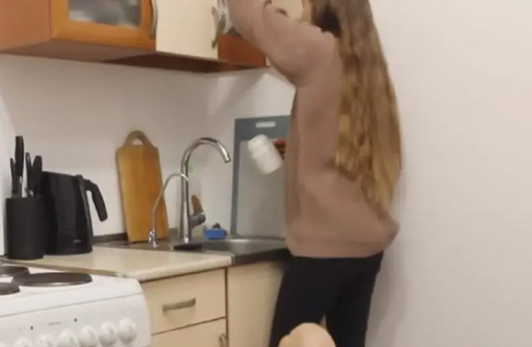 ČETVOROČLANA PORODICA ŽIVI U STANU OD 28 m²: Za većinu bh. građana ovakav stan je noćna mora, ali ne i za Ketrin