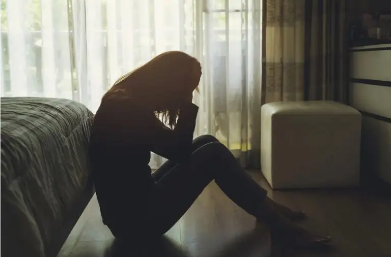 Broj poziva udvostručen: Mladi najčešće zovu zbog straha, depresije, samopovređivanja i suicidalnih misli