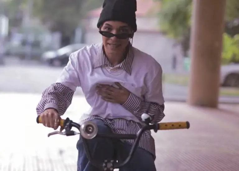 Jovan Živadinović Džipsi u utrci za Eurosong: “Dok sam išao u školu, dobijao sam batine, to ne zaslužuje nijedno dete”