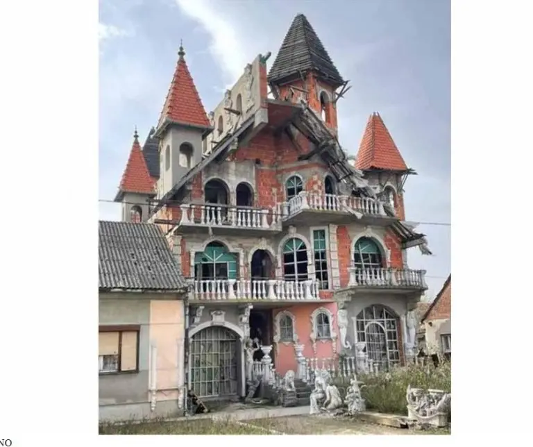 Fotografija kuće iz Hrvatske izazvala urnebes na društvenoj mreži: ‘Obitelj Adams; U Bosni ima i gorih; Arhitektonski fakultet u Šiljegovcu Donjem‘…