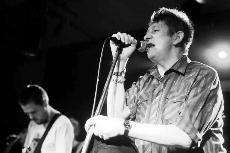 Shane MacGowan častio pićem sve okupljene na vlastitoj sahrani