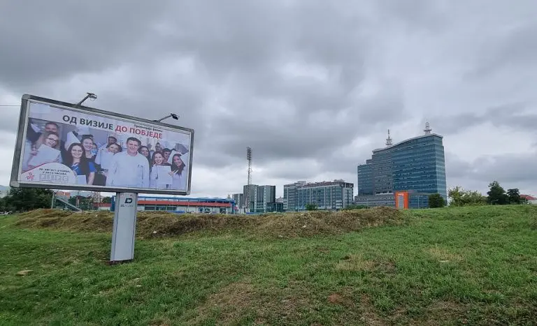 DIREKTOR UKC-a RS OSVANUO NA BILBORDIMA U BANJALUCI: Malo kampanja, a malo i nije…