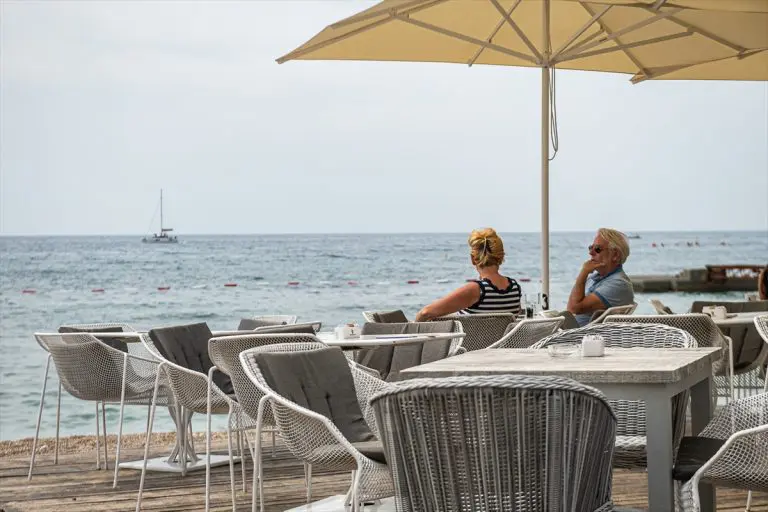 U Crnoj Gori se očekuje rekordna turistička sezona, problem nedostatka radne snage prisutan i ove godine