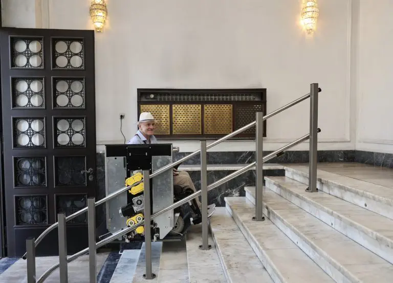 Banski dvor: Realizovana nabavka novog namjenskog lifta za osobe sa invaliditetom