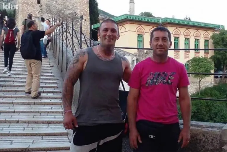 Turista skočio sa Starog mosta pa nije isplivao, dvojica hrabrijih Mostaraca mu spasili život
