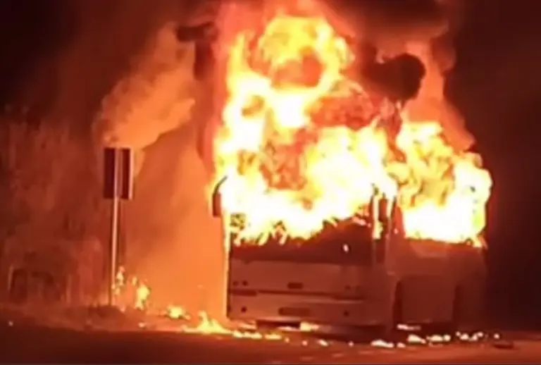 Autobus na putu u BiH potpuno izgorio (VIDEO)