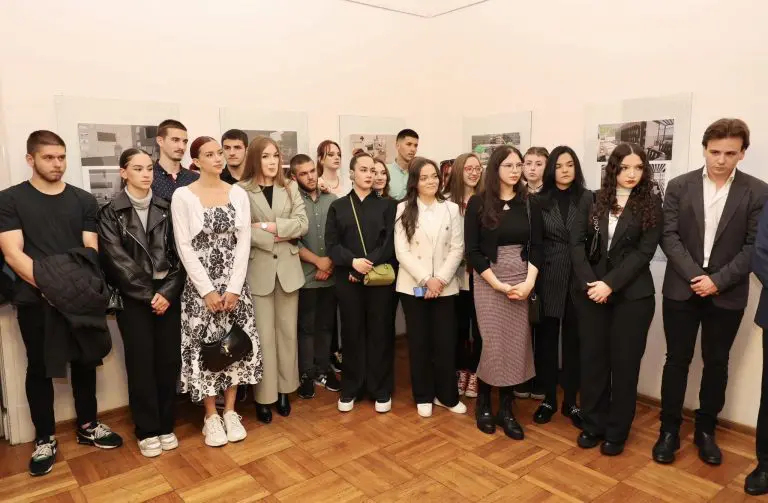 Izložba maturanata Tehnološke školw u Banjaluci otvorena u Banskom dvoru