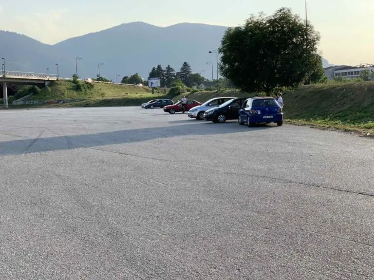 Počelo protestno okupljanje u Sarajevu, za sada mali odziv građana