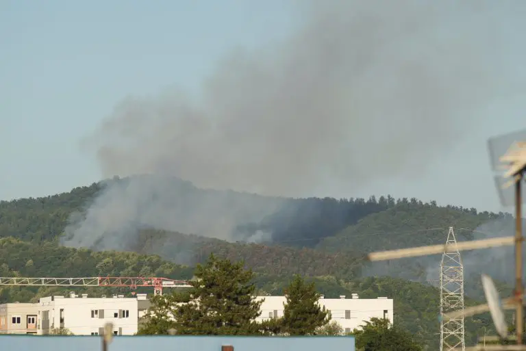 Vatrogasci i dalje na terenu: Požar na Vrbanjskim brdima pod kontrolom, imovina građana nije ugrožena