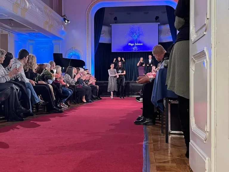 U Banjaluci održana modna revija “Baš po mjeri” (FOTO)