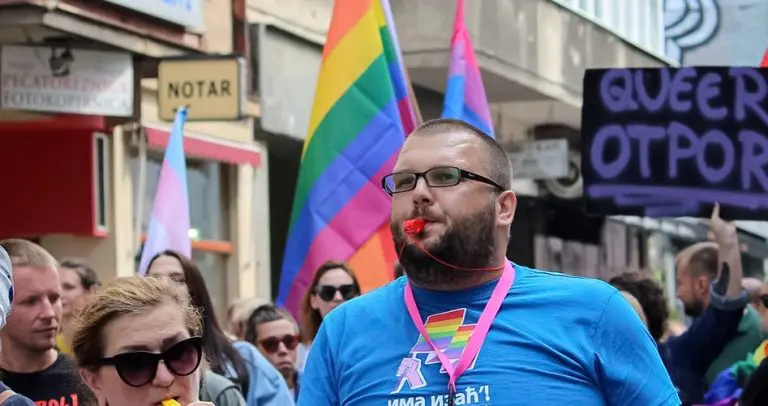 Treba uspostaviti praksu kažnjavanja diskriminacije, govora mržnje i zločina iz mržnje prema LGBTIQ osobama