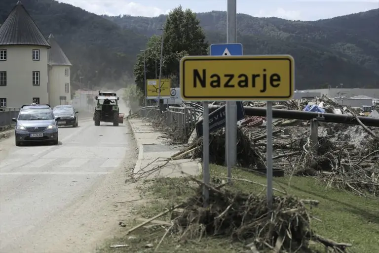 Nakon katastrofalnih poplava u Sloveniji: Građani čiste objekte, sanacija tek slijedi