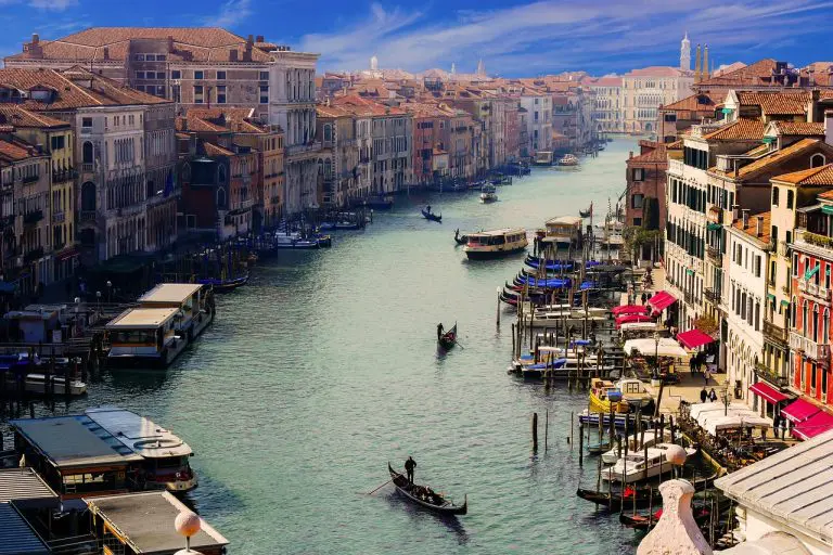 Italija uvodi mjere zbog navale turista: Ulaznice, kazne, rezervacije na plažama…