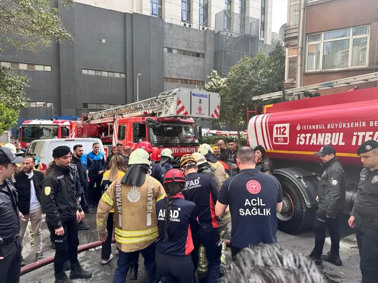 Stravičan požar u centru Istanbula, zapalio se noćni klub (VIDEO)