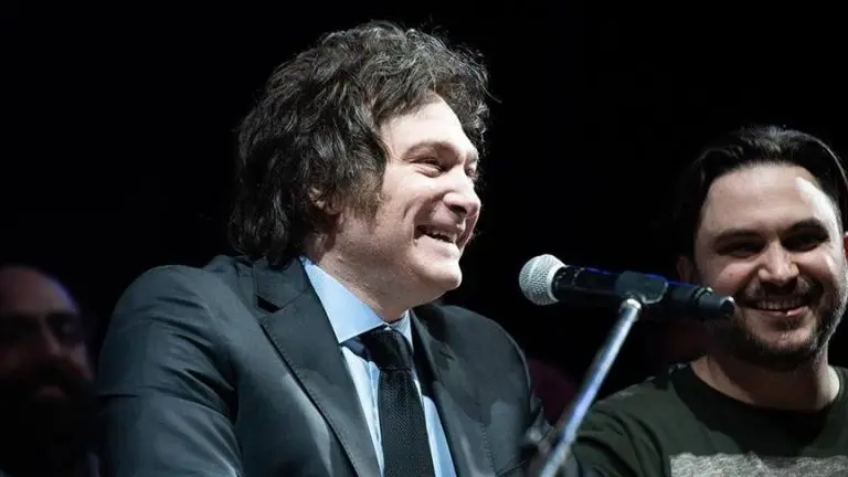 „El Loko“ je postao predsjednik Argentine: Tviter gori zbog ovog čovjeka – maše testerom. “Nema mjesta za mlakonje!”