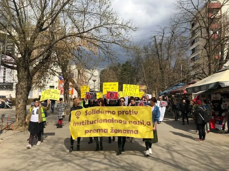 Nije zločin iz strasti već FEMICID: Zašto je važno danas izaći na proteste?