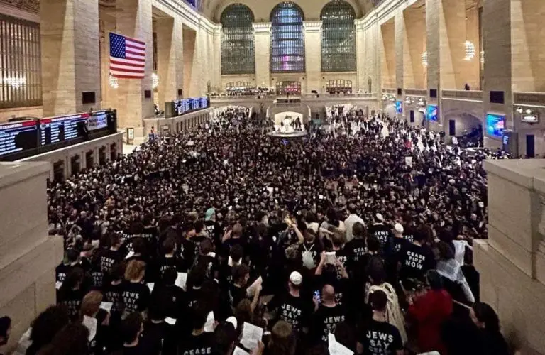 Masovni protest Jevreja u Njujorku protiv rata u Gazi