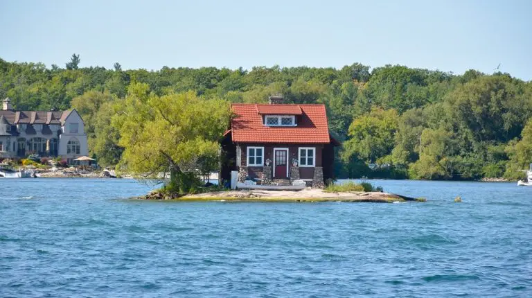 Najmanje naseljeno ostrvo na svijetu: Na njega stane samo jedna kuća i drvo