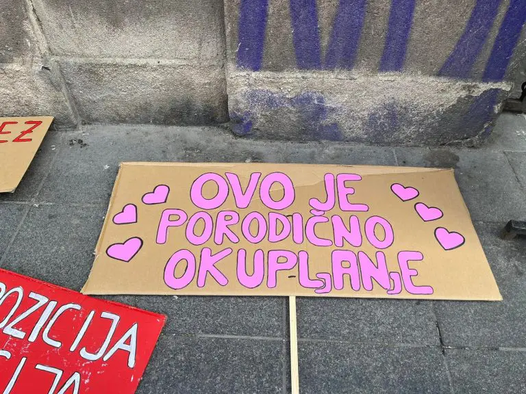 Transparenti Treće povorke ponosa u BiH (FOTO)