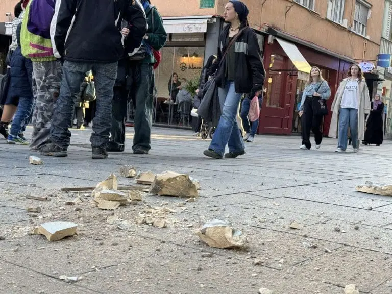 Ponovo se obrušila fasada u Sarajevu, građani ogorčeni