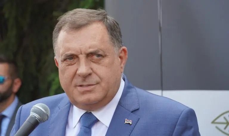 Stručnjaci za BUKU: Šta će se desiti nakon potpisivanja Dodikovih spornih zakona