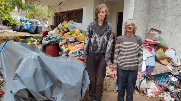 Rešida i Safeta život ne mazi: Sakupljaju limenke za koru hljeba, požar im uništio dom