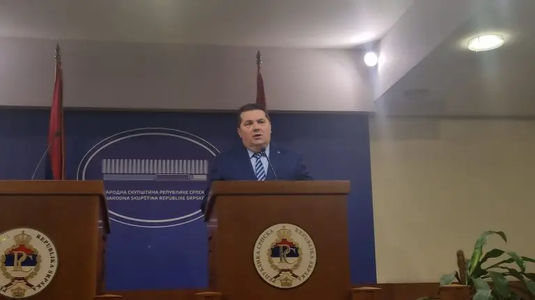 Stevandić: “Najpametnije bi bilo zatvoriti kancelariju visokog predstavnika”