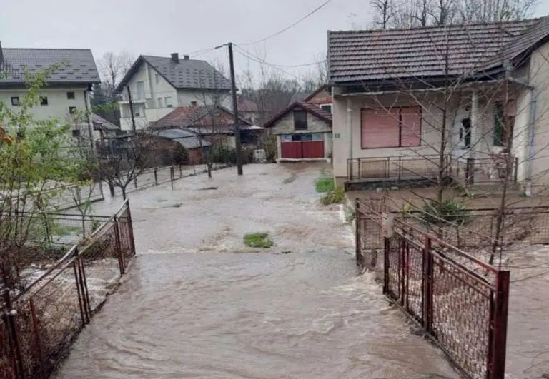Poplave u Bihaću, aktivirana klizišta, porast vodostaja Une