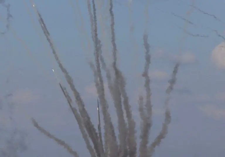 Hamas ispunio prijetnju: Stotine raketa poletjelo ka jugu Izraela!