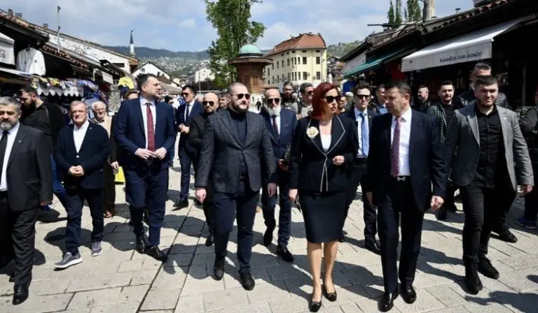 Žalosno je da političari iz BiH nisu skupili hrabrosti da prošetaju Baščaršijom