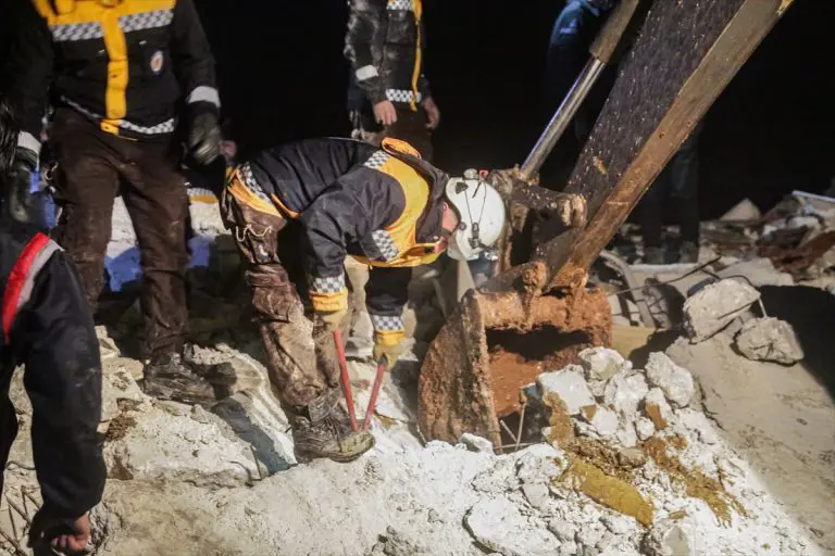 Najmanje 100 poginulih i stotine povrijeđenih u Siriji od posljedica razornog zemljotresa