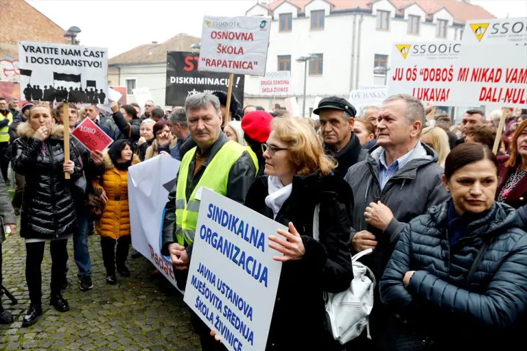 Borba zdravstvenih radnika na ulicama Tuzle: Uskoro planiraju i generalni štrajk