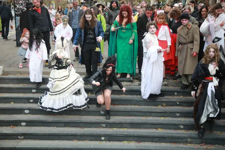 “Zombiji” prošetali Beogradom (FOTO)