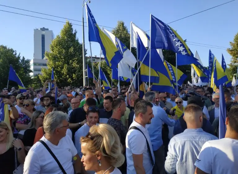 Kako prepoznati kada vam političari kradu život a kada proteste