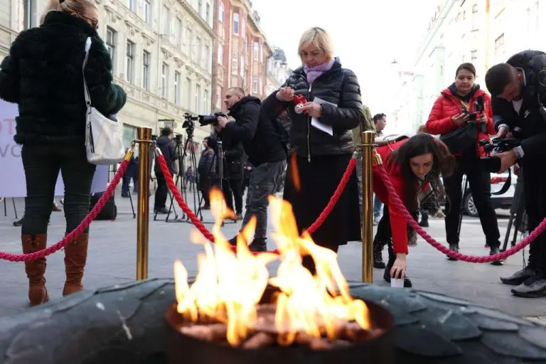 Novinari širom BiH pale svijeće za ubijene kolege u Gazi