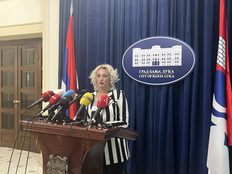 Zbog političkog prepucavanja višečlane porodice i penzioneri ostali bez besplatnih karata