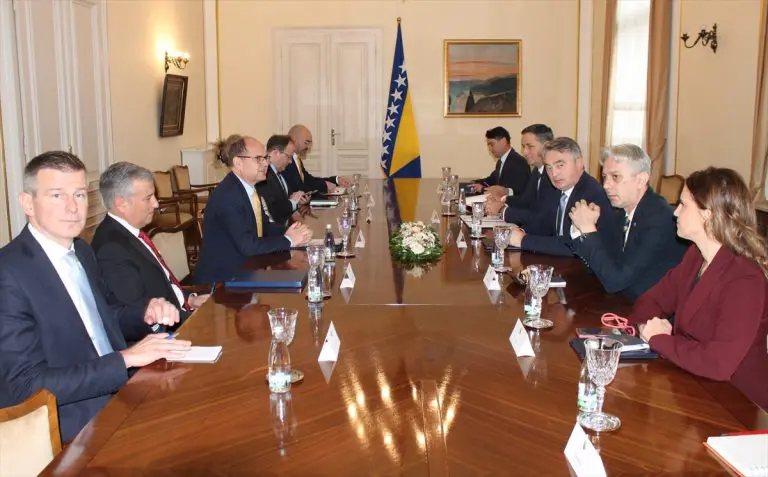 Članovi Predsjedništva BiH sa Schmidtom: Pred Bosnom i Hercegovinom su važne sedmice