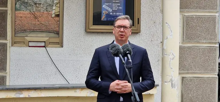 Vučić smatra da je Srbiji u ovakvom trenutku najpotrebniji doživotni predsjednik
