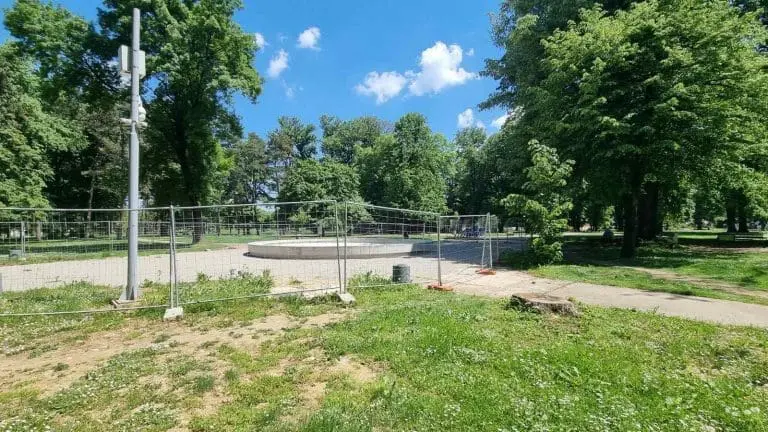 GODINU DANA OD POČETKA RADOVA: Šta koči završetak fontane u parku Mladen Stojanović?