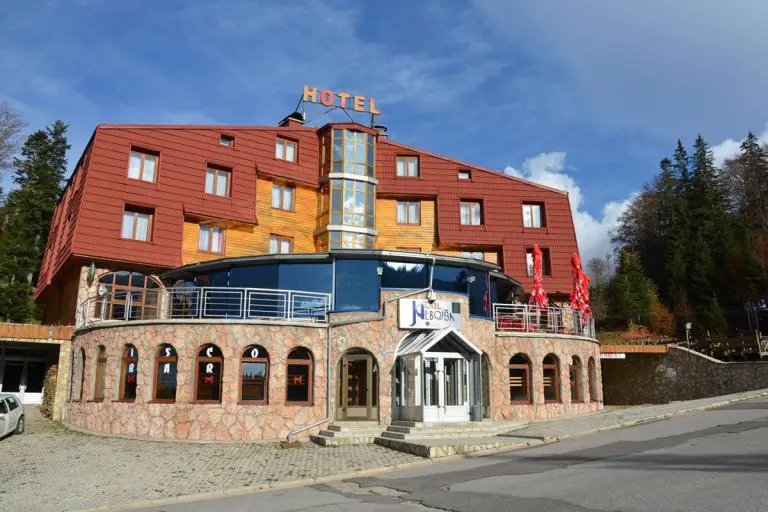 Direktorica škole iz Prijedora: Želim da se utvrdi da li je problem u hrani, u vodi, ili je virus