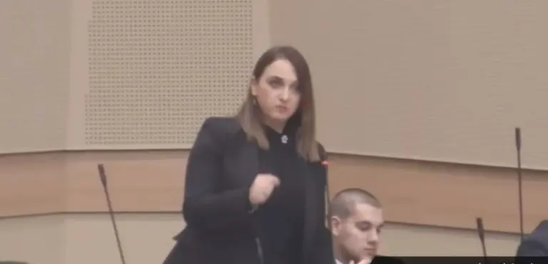 Zastupnica iz Nevesinja: ‘O Bože, ako se otcijepimo, hoćemo li svako jutro čekati na granici da odemo na posao?!’