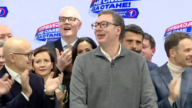 Aleksandar Vučić se obraća iz štaba SNS: Briga za običnog čovjeka, Kosovo u Srbiji i evropski put