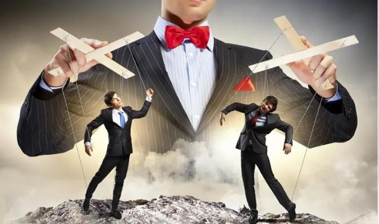 Četiri rečenice koje manipulatori koriste kako biste se osjećali nesigurno