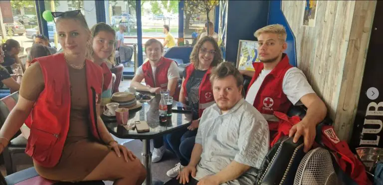 Bravo Tuzla: Kafić u kojem rade osobe sa Down sindromom juče je bio pun
