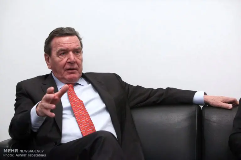 Schröder: Putin želi ispregovarati rješenje za rat