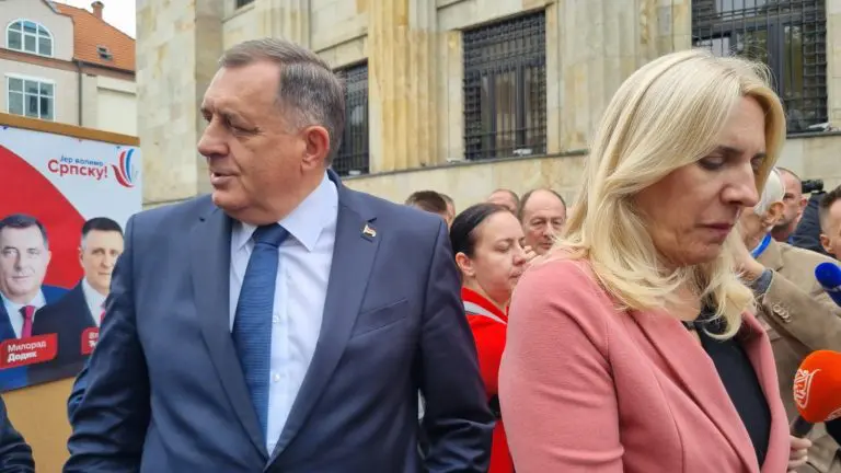 Dodik, Cvijanović i Đajić: SNSD predstavio svoj “provjeren tim” (FOTO)