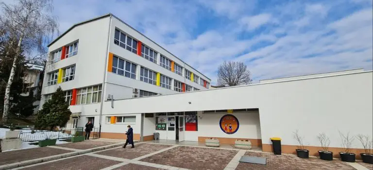 Kako je direktor supruzi za 8. mart poklonio stalni posao?